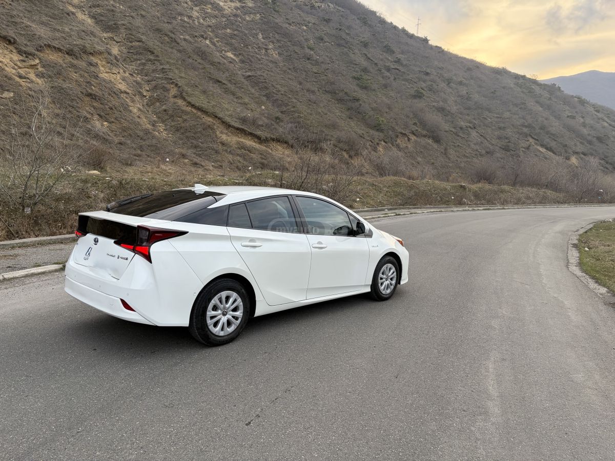 Toyota Prius - фото 2