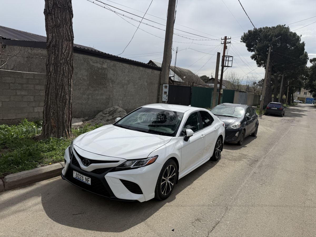 Toyota Camry - фото 2