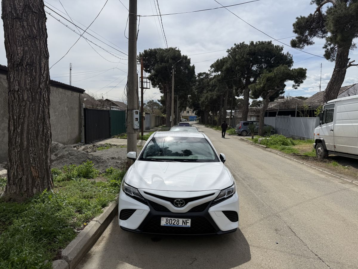 Toyota Camry - фото 3