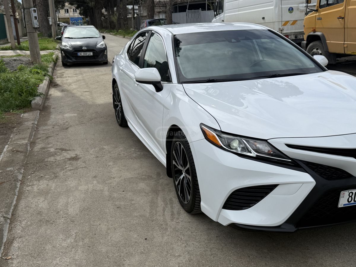 Toyota Camry - фото 8