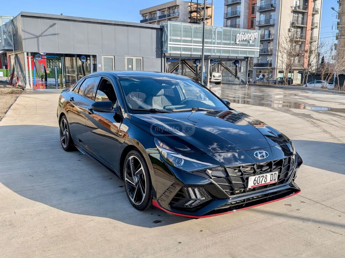 Hyundai Elantra - фото 1