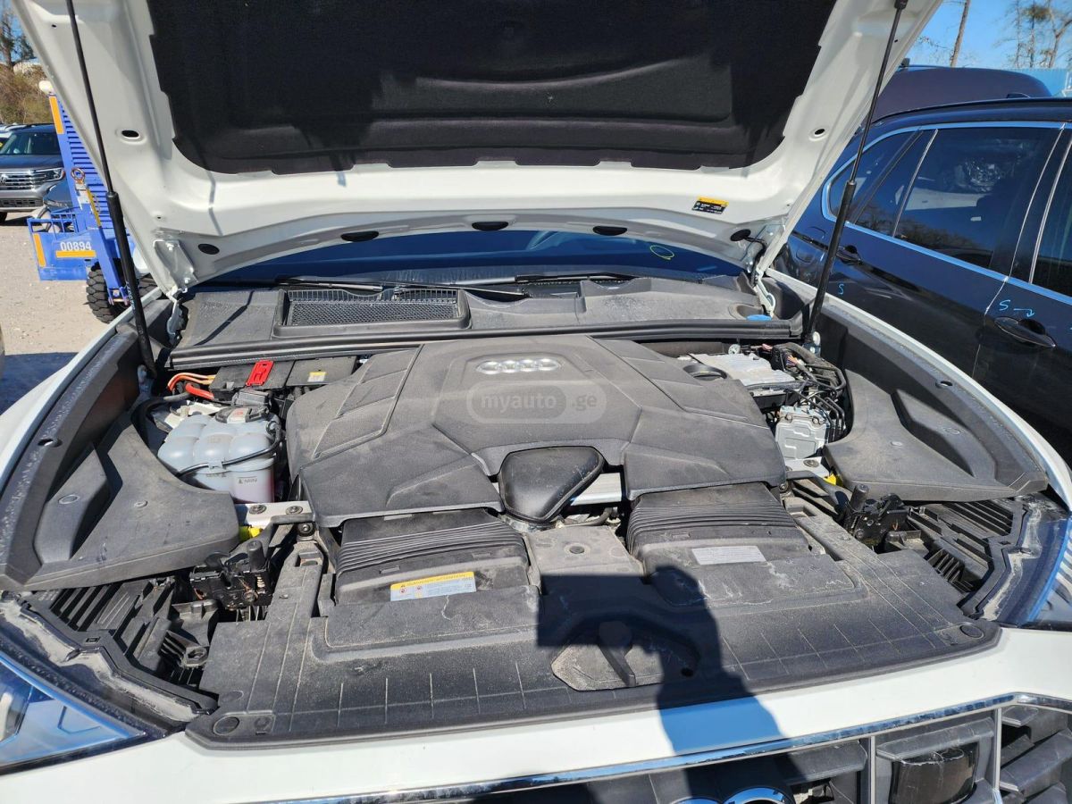 Audi Q8 - фото 3