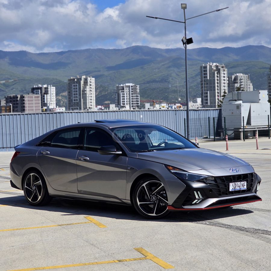 Hyundai Elantra - фото 1
