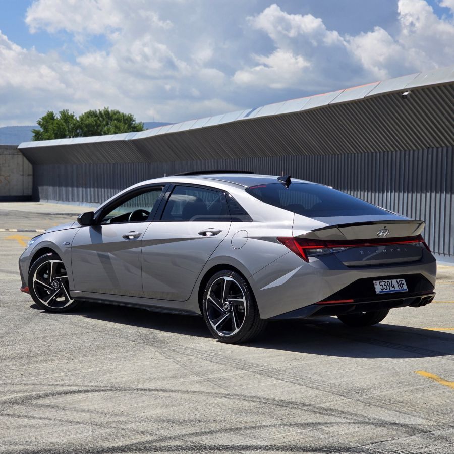 Hyundai Elantra - фото 4