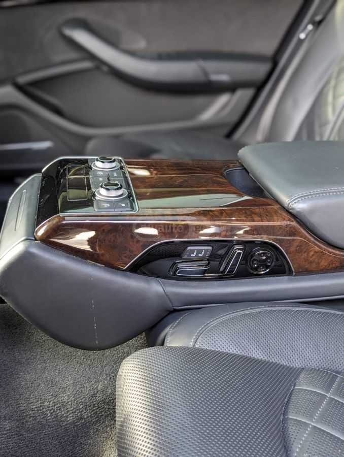 Audi A8 - фото 3