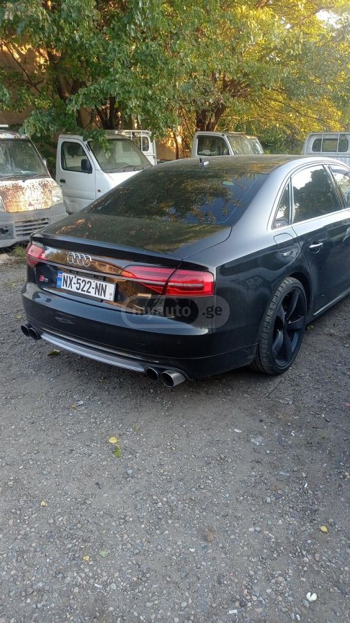 Audi A8 - фото 7