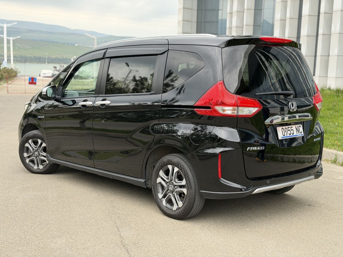 Honda Freed - фото 3