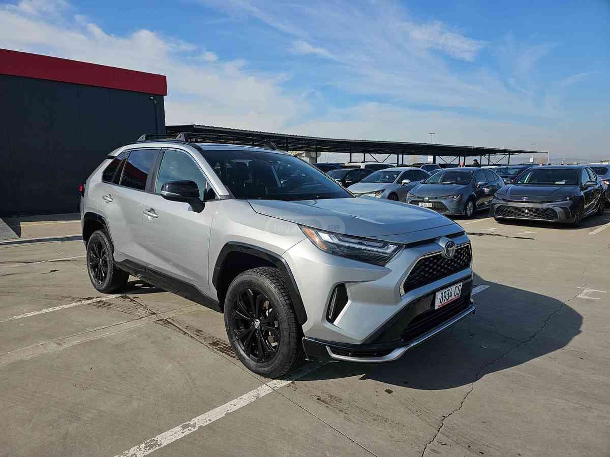 Toyota RAV 4 - фото 1