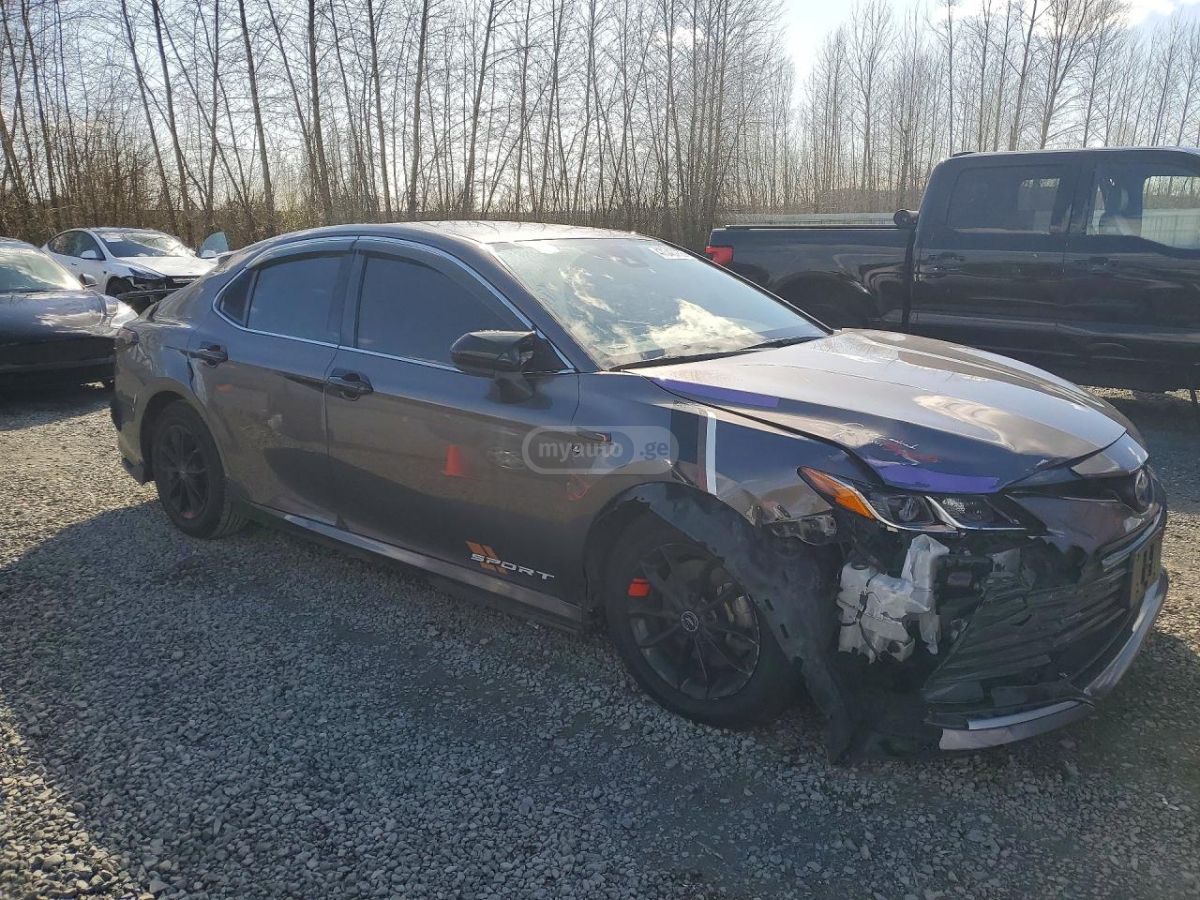 Toyota Camry - фото 2