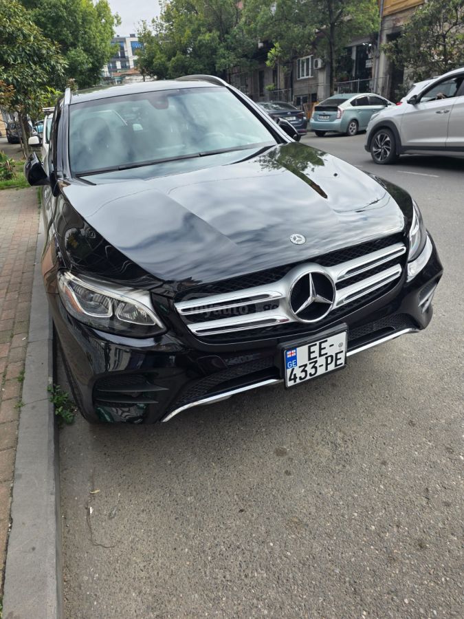 Mercedes-Benz GLC 300 - фото 1