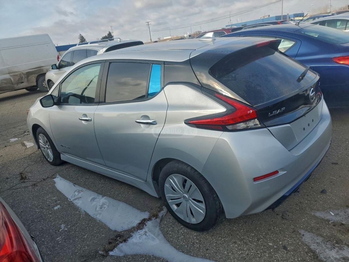 Nissan Leaf - фото 2