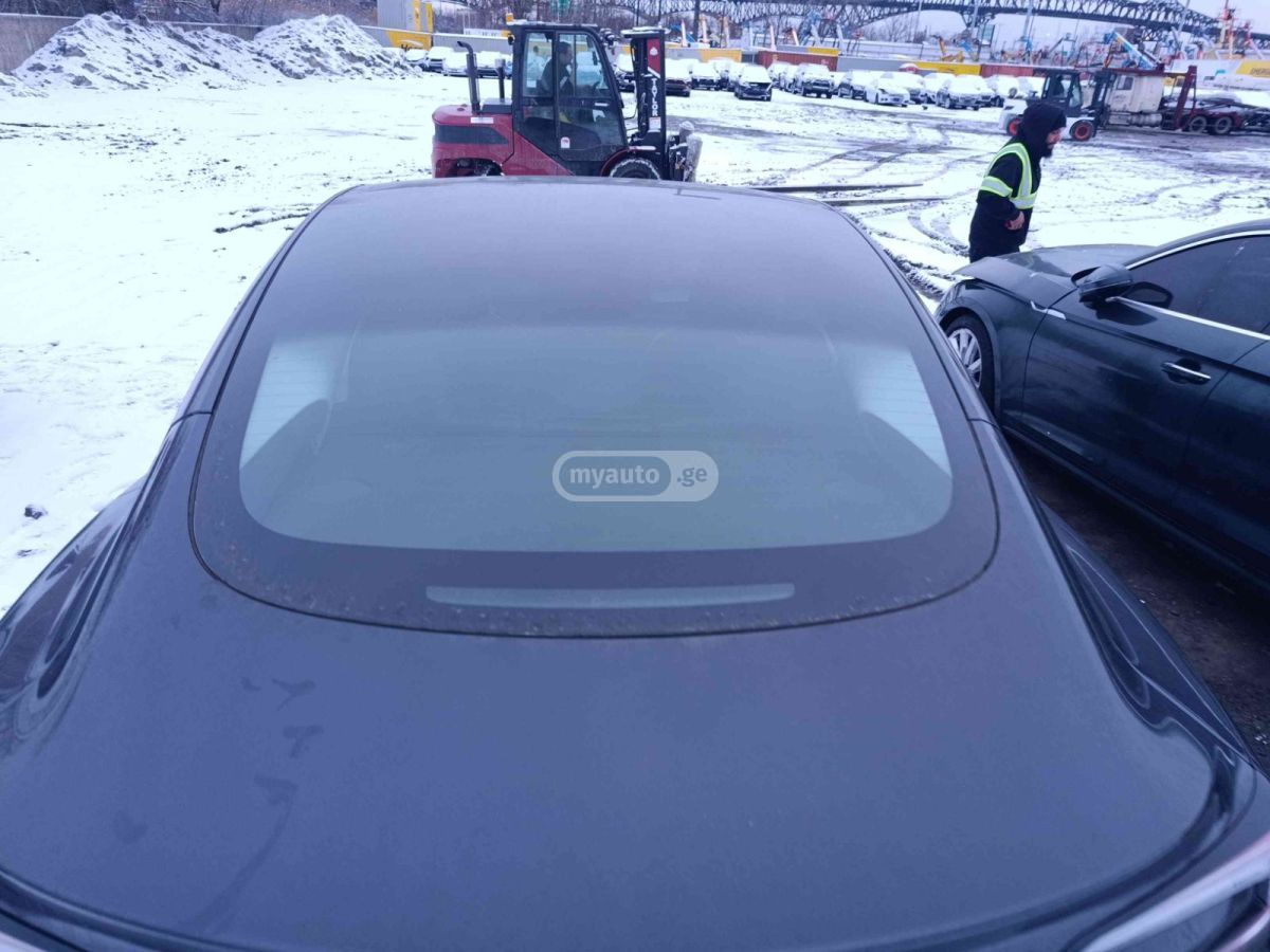 Tesla Model 3 2025 — миниатюра 8