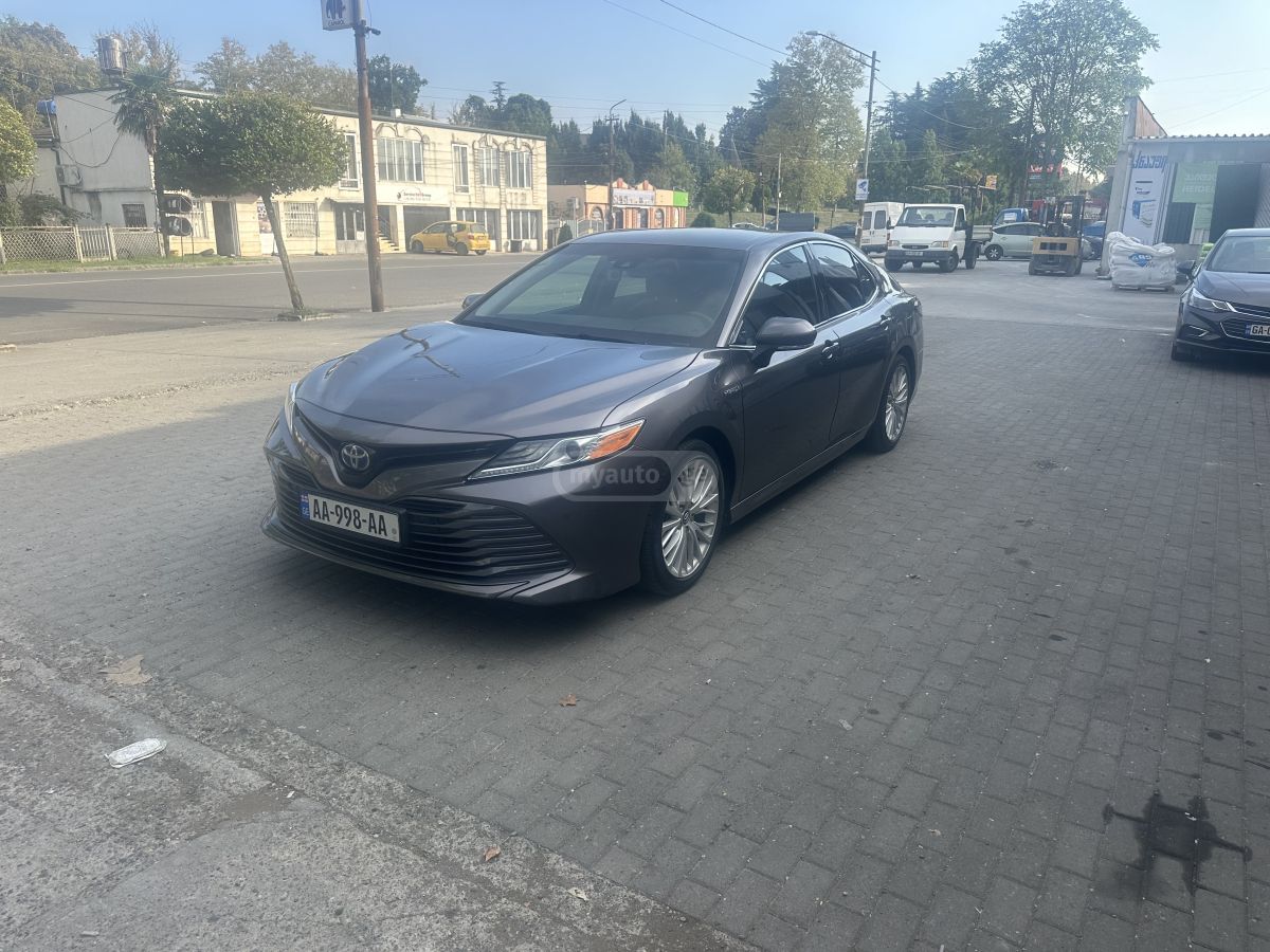 Toyota Camry - фото 2