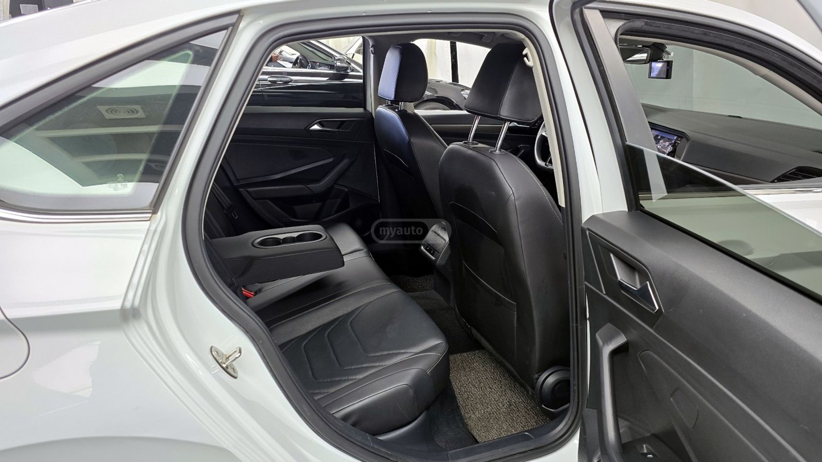 Volkswagen Jetta - фото 13