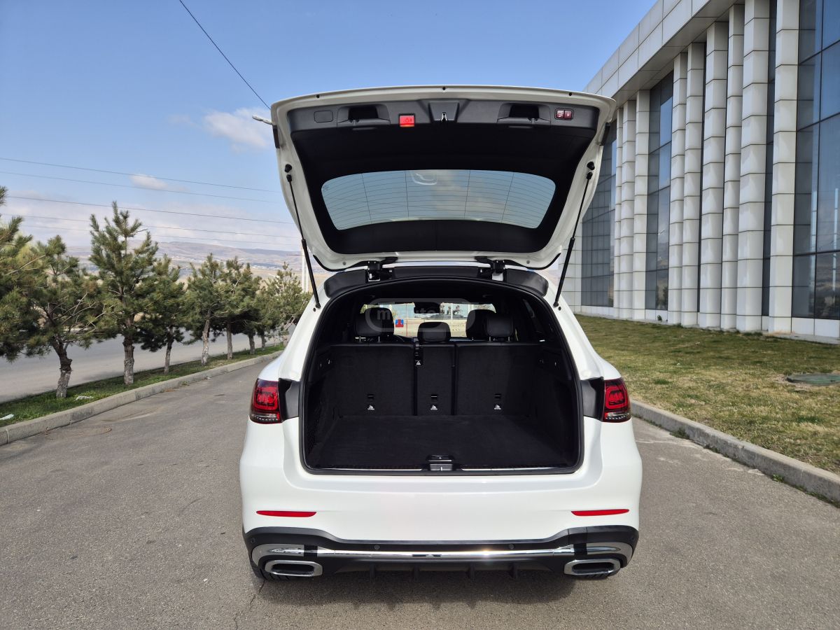 Mercedes-Benz GLC 300 - фото 12