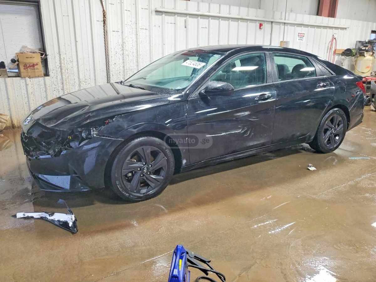 Hyundai Elantra - фото 3