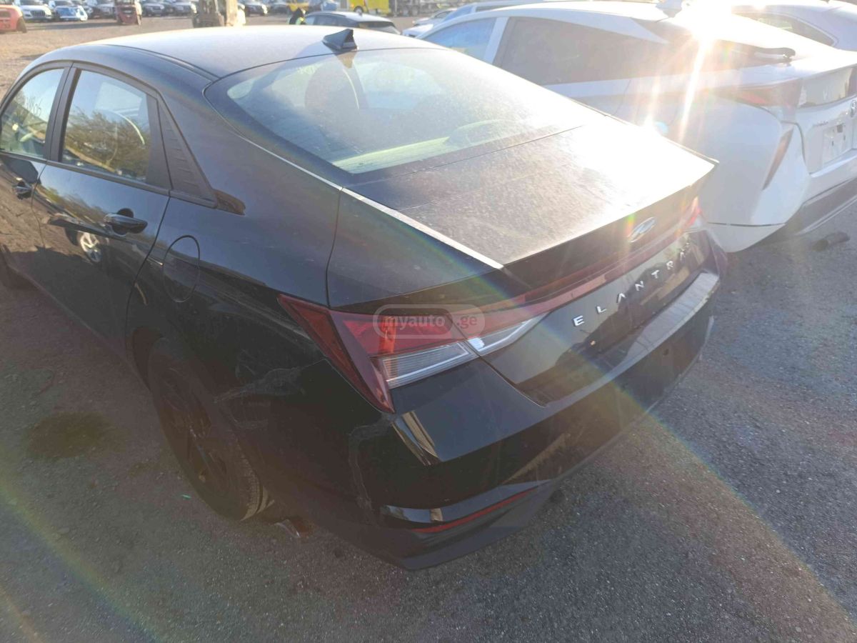 Hyundai Elantra - фото 4
