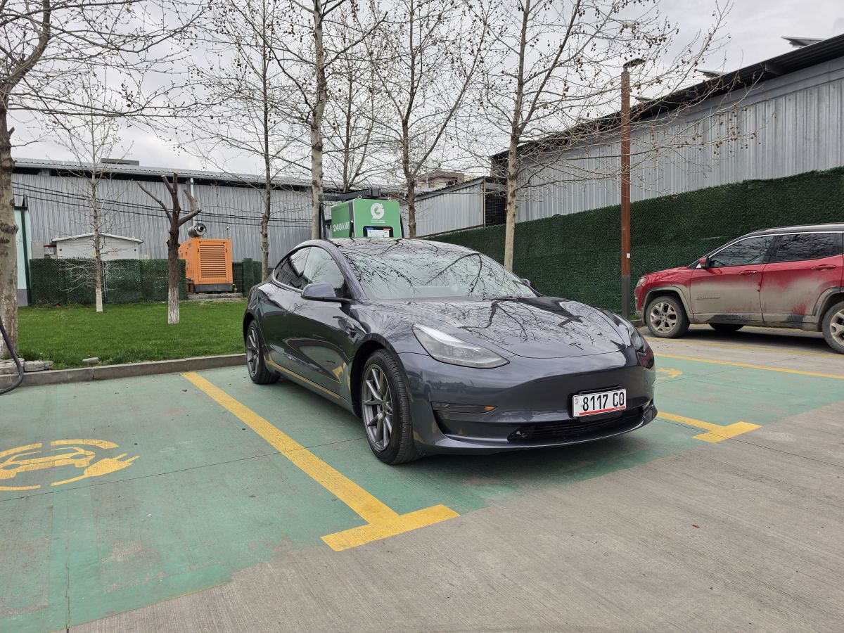 Tesla Model 3 - фото 2