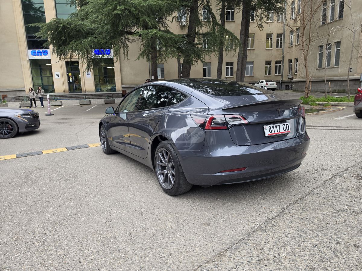 Tesla Model 3 - фото 3