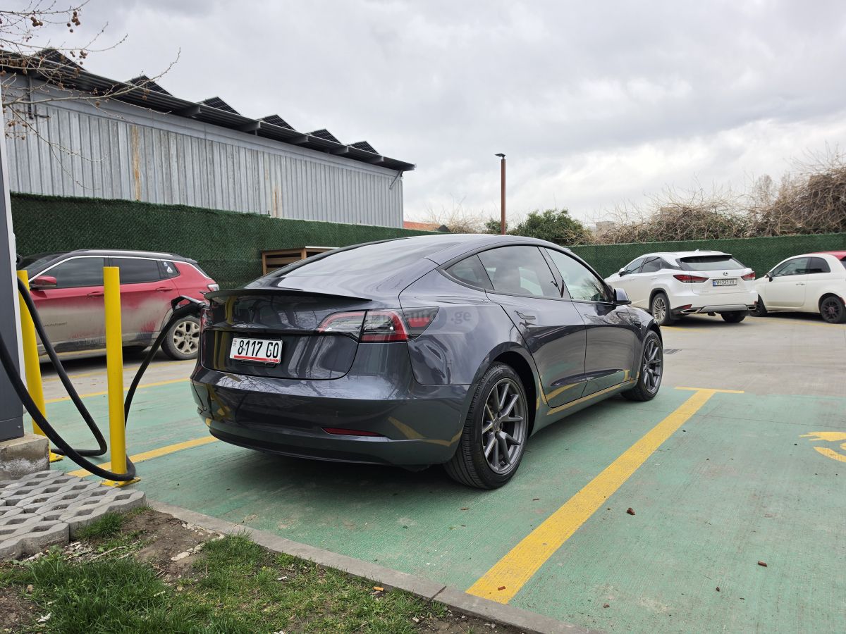 Tesla Model 3 - фото 4