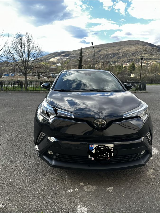Toyota CHR - фото 1