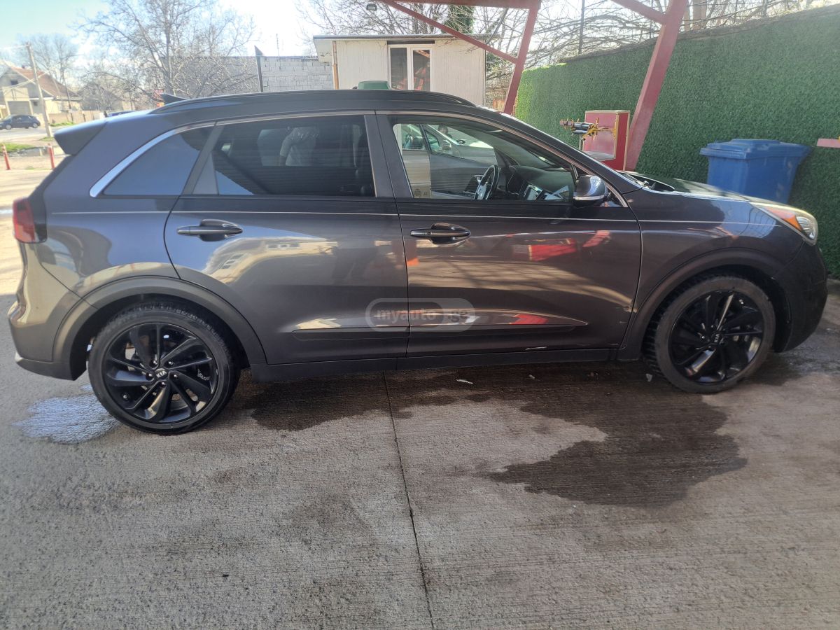 Kia Niro - фото 1