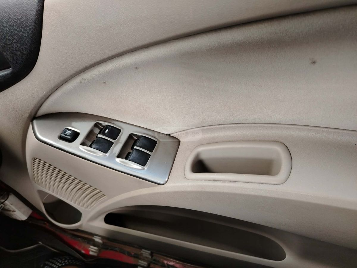 Mitsubishi Colt - фото 2