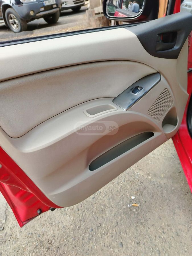 Mitsubishi Colt - фото 3