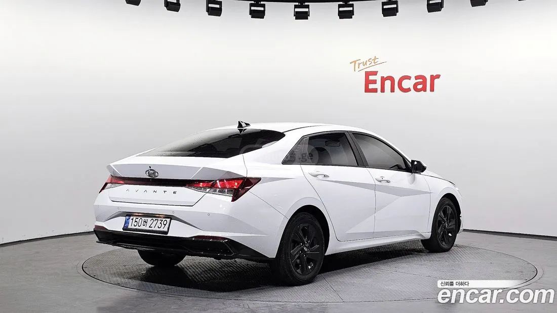 Hyundai Elantra - фото 2