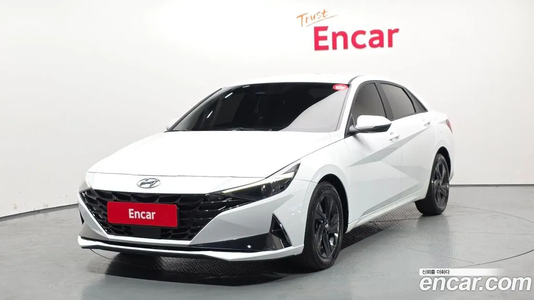 Hyundai Elantra - фото 1