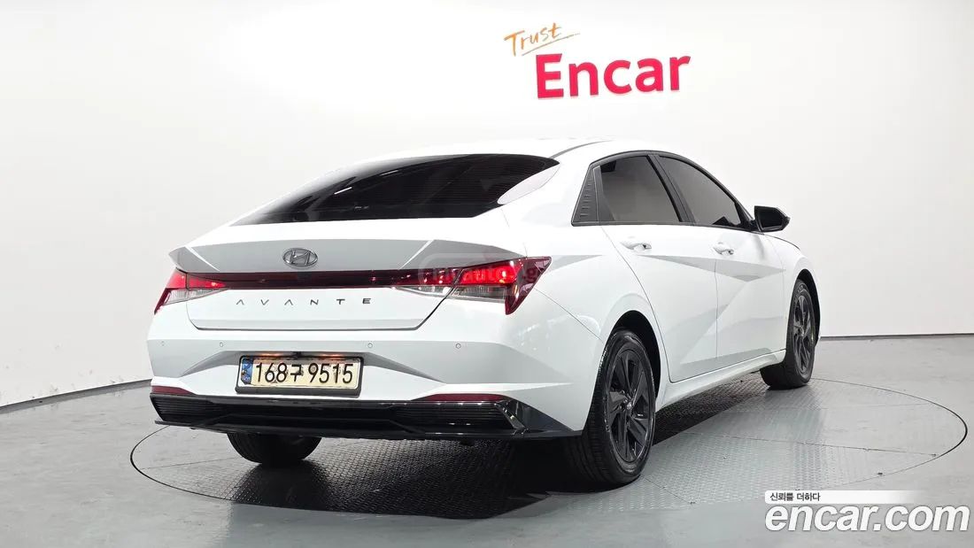 Hyundai Elantra - фото 2