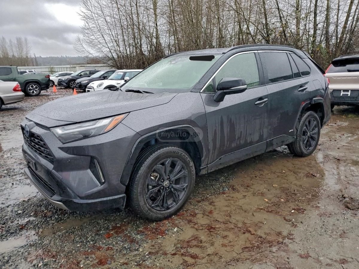 Toyota RAV 4 - фото 1