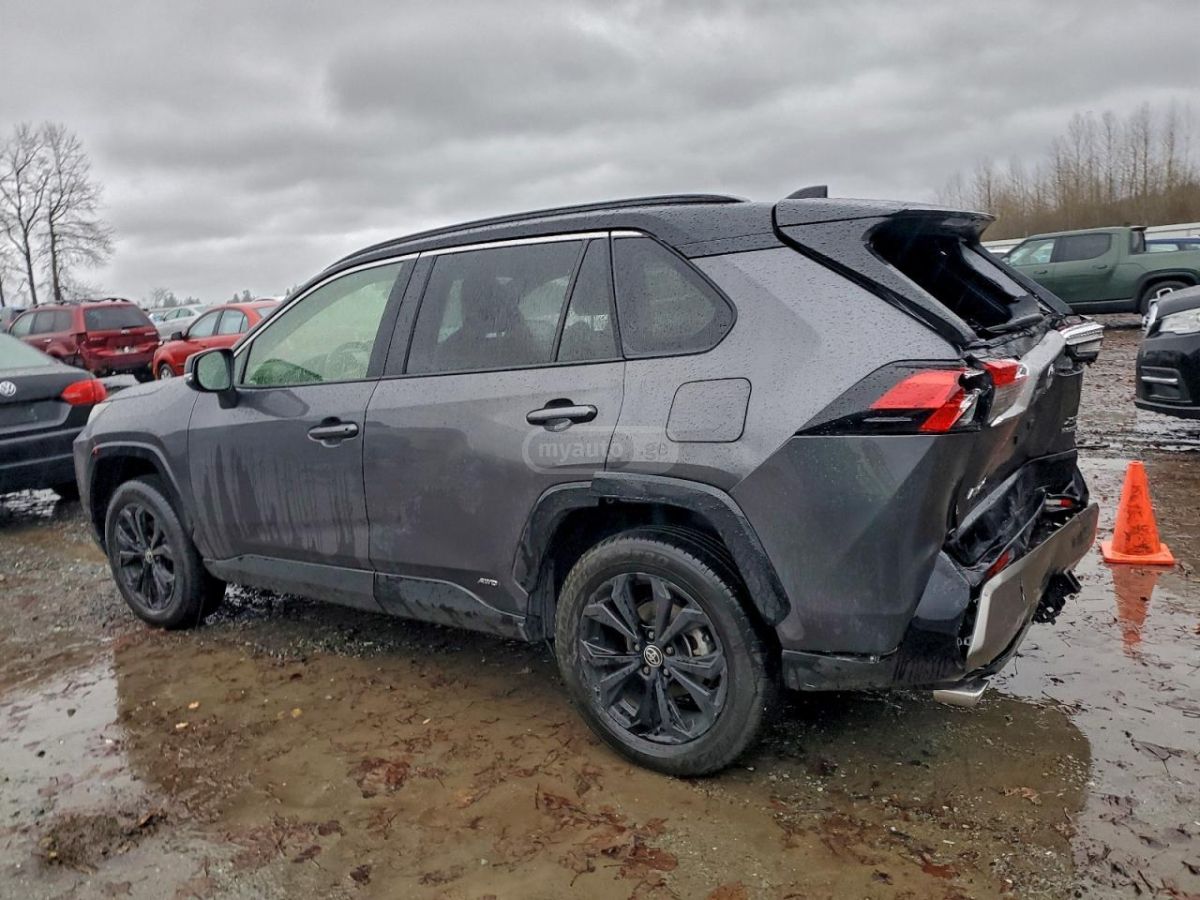 Toyota XSE 4dr All-Wheel Drive CVT — миниатюра 4