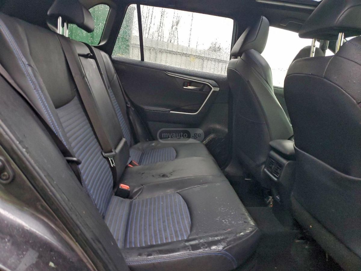 Toyota XSE 4dr All-Wheel Drive CVT — миниатюра 9