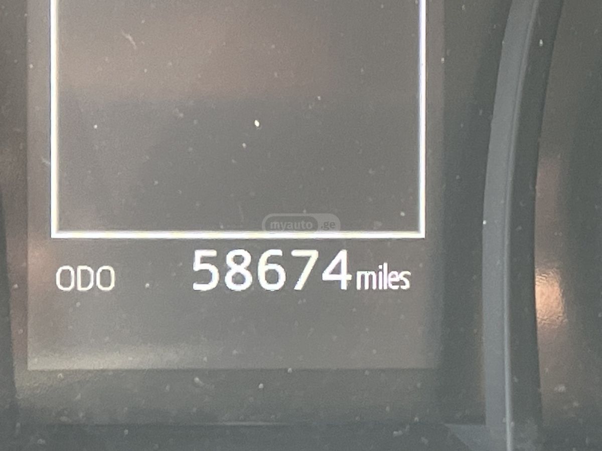 Toyota SE 4dr All-Wheel Drive Sedan A — миниатюра 11