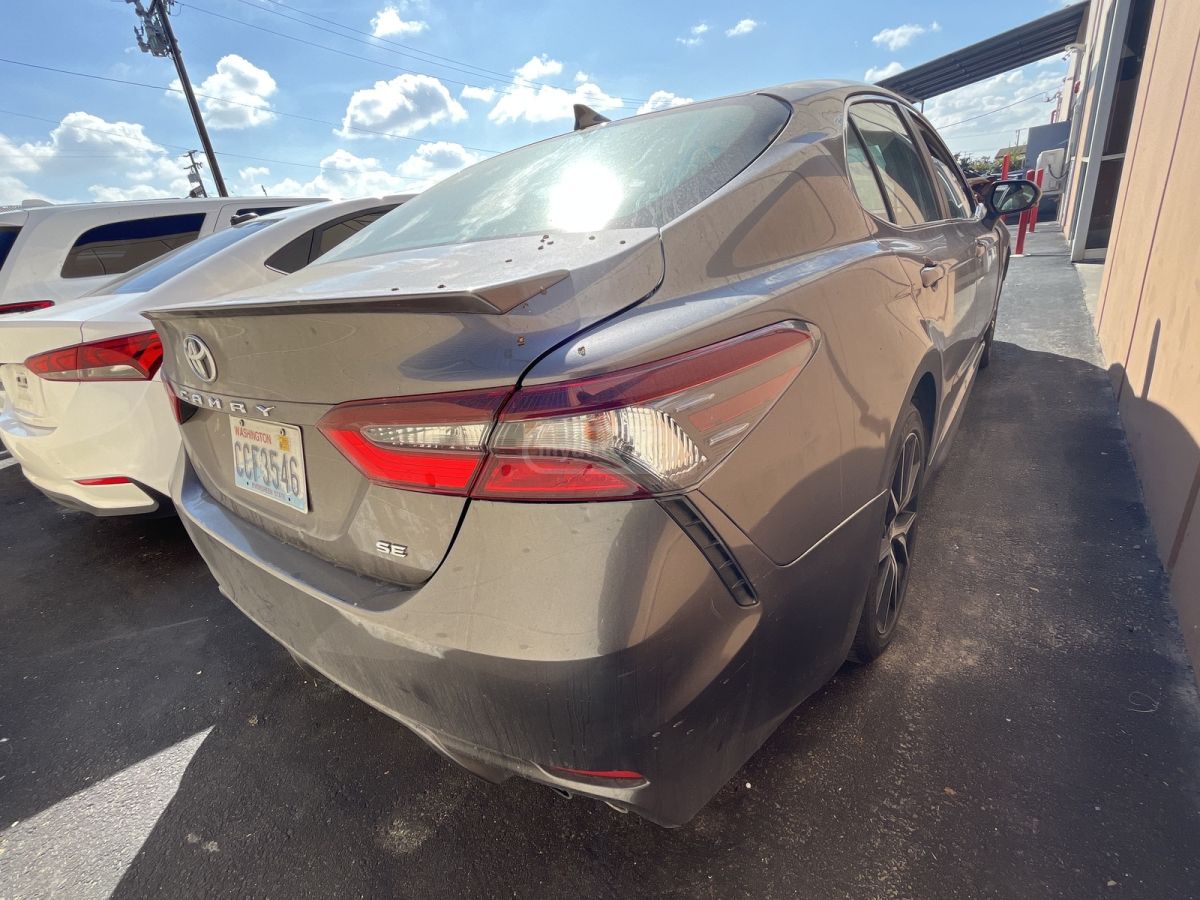 Toyota SE 4dr All-Wheel Drive Sedan A — миниатюра 3