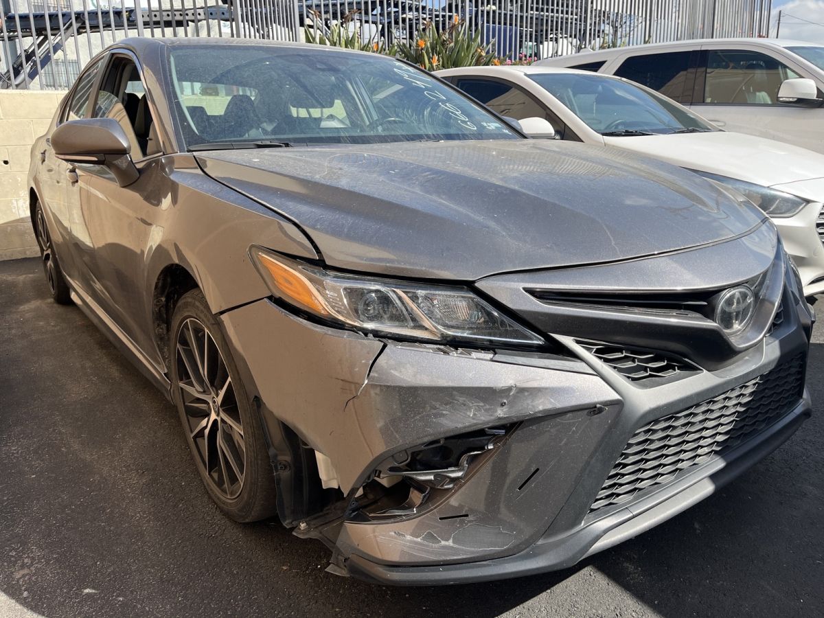 Toyota SE 4dr All-Wheel Drive Sedan A — миниатюра 4