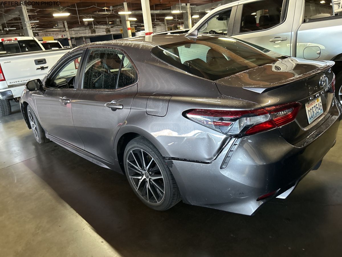 Toyota SE 4dr All-Wheel Drive Sedan A — миниатюра 6