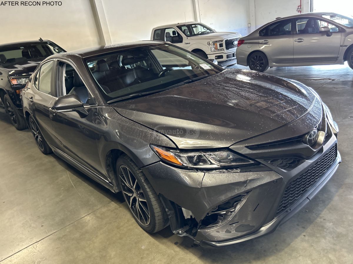 Toyota SE 4dr All-Wheel Drive Sedan A — миниатюра 8