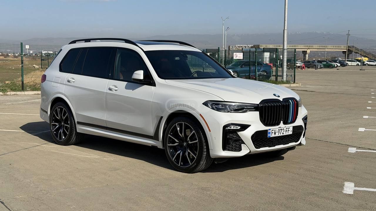 BMW xDrive40i 4dr All-Wheel Drive — миниатюра 1