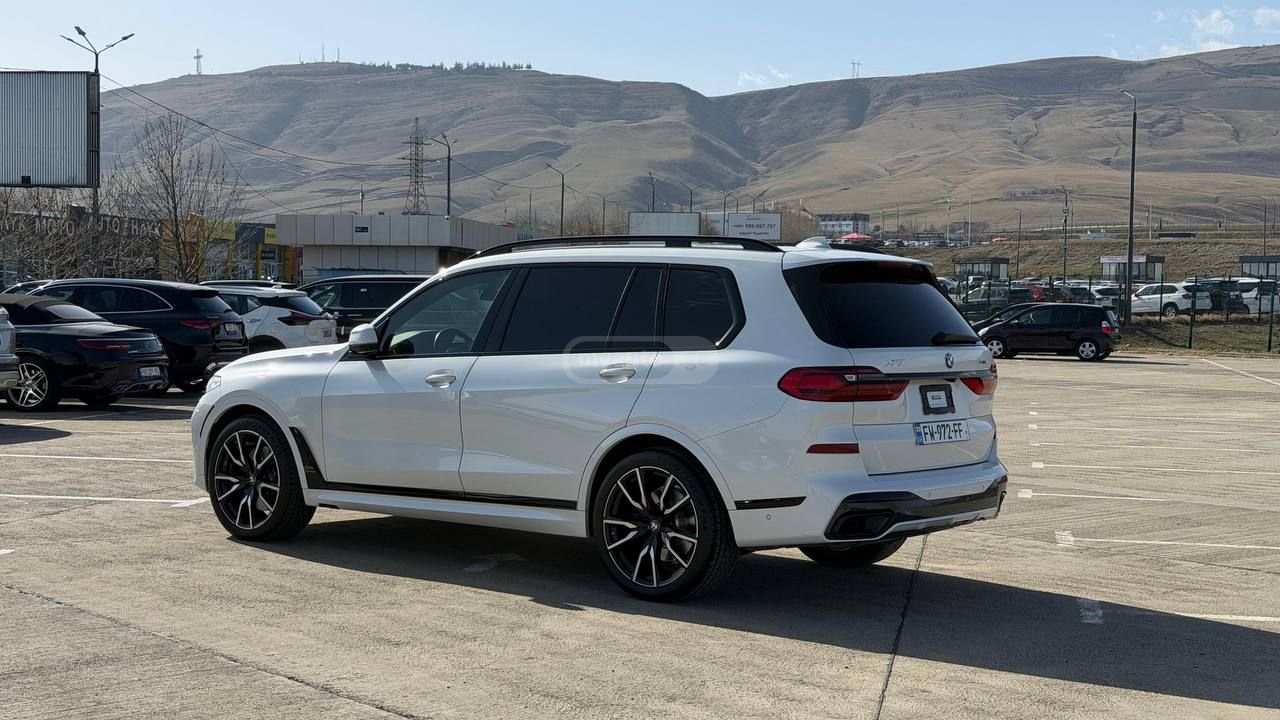 BMW xDrive40i 4dr All-Wheel Drive — миниатюра 4