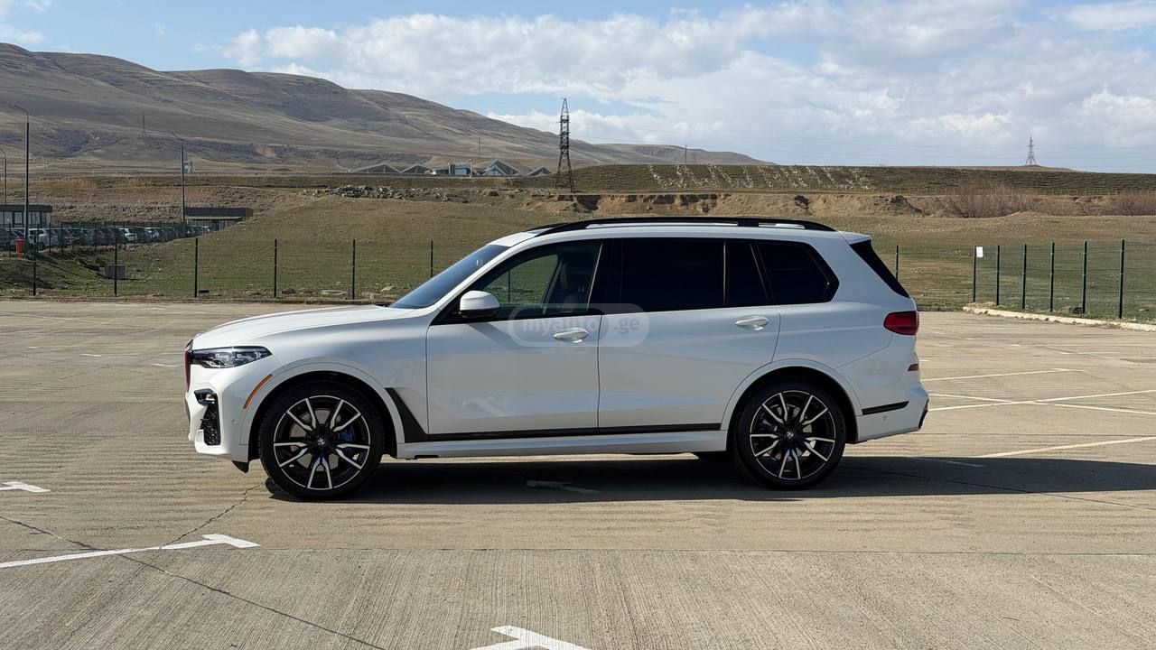 BMW xDrive40i 4dr All-Wheel Drive — миниатюра 5