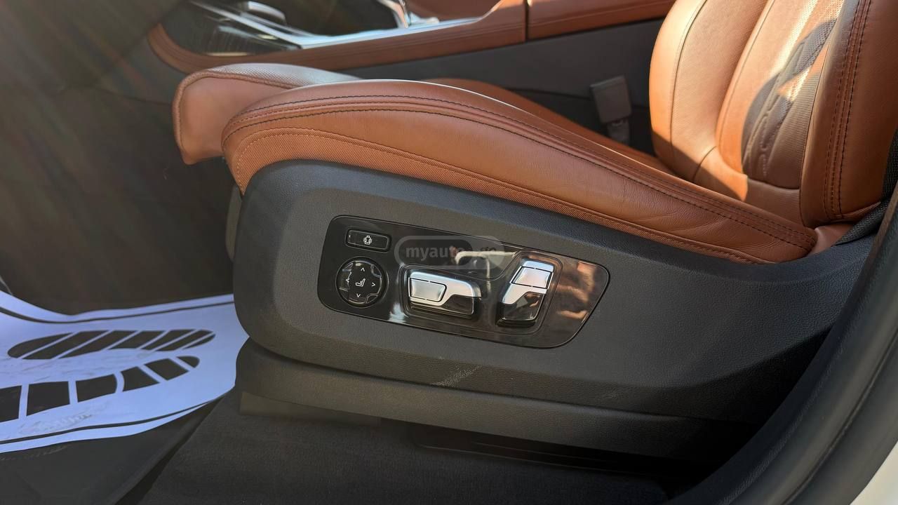 BMW xDrive40i 4dr All-Wheel Drive — миниатюра 8