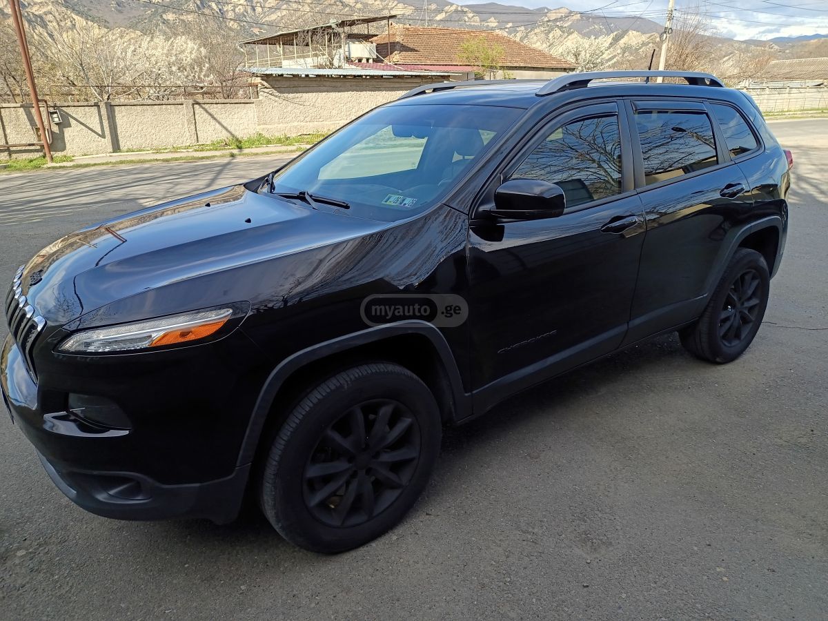 Jeep Cherokee - фото 1