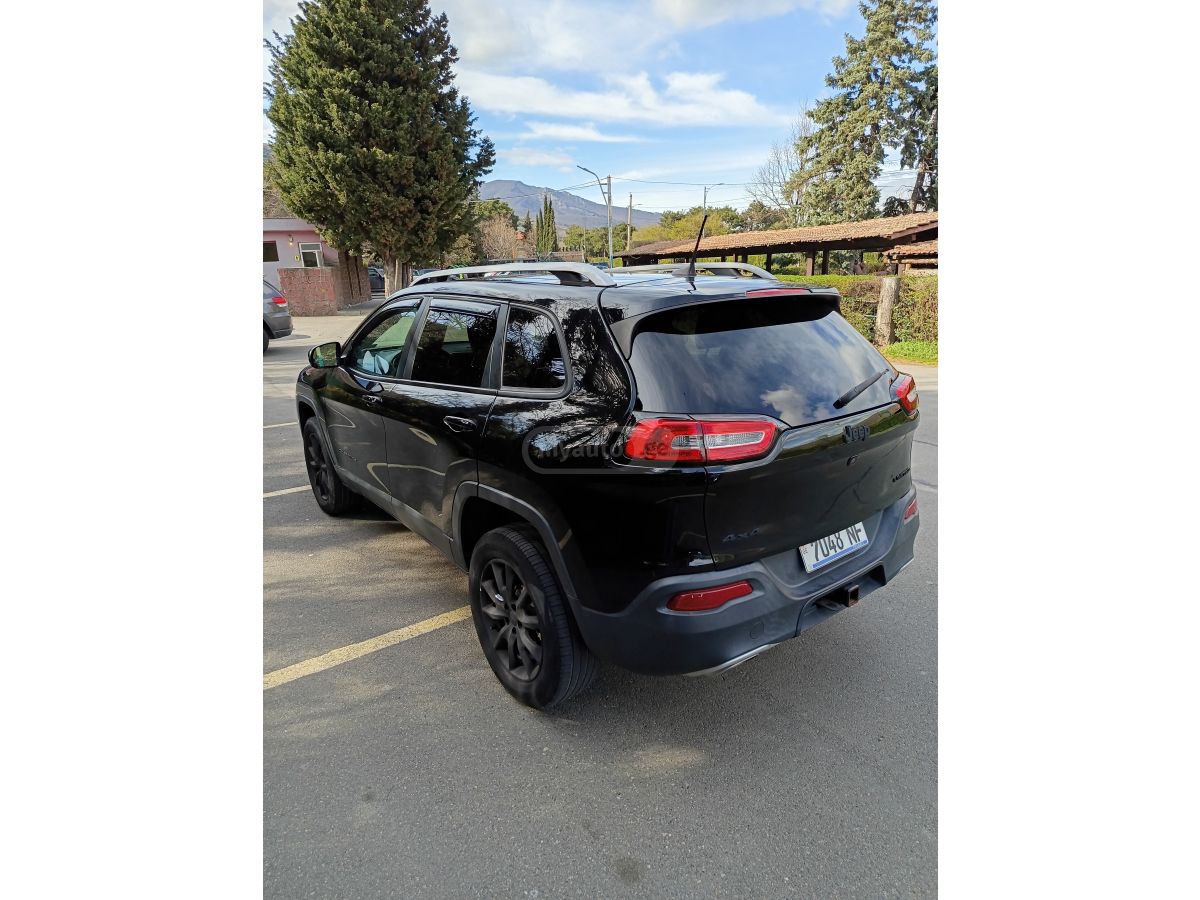 Jeep Cherokee - фото 12