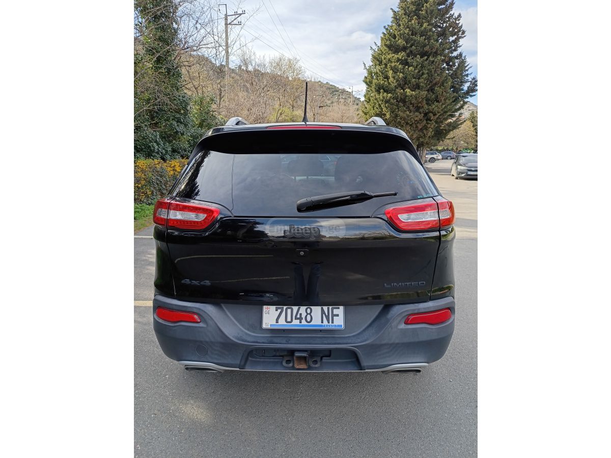 Jeep Cherokee - фото 13