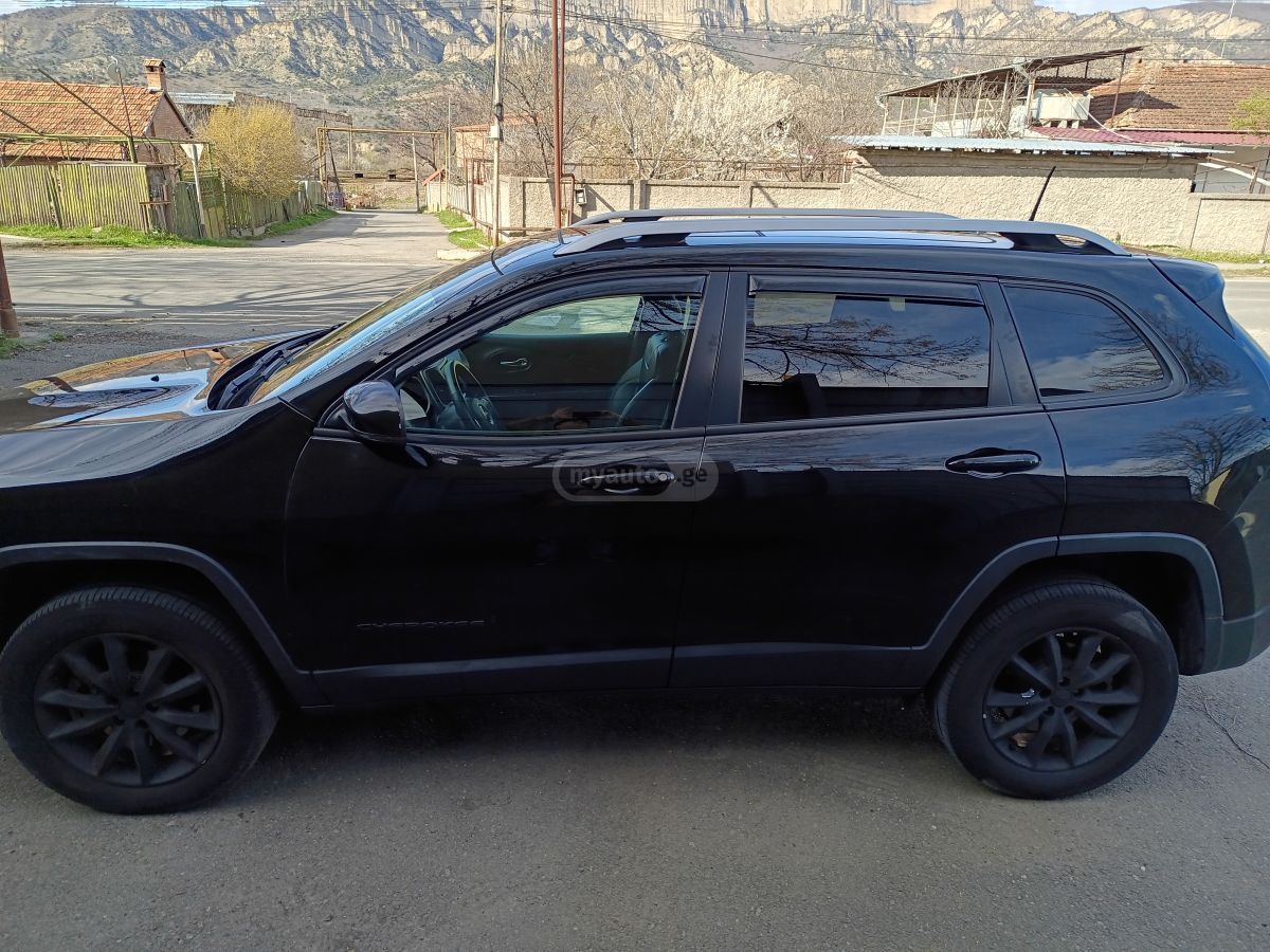 Jeep Cherokee - фото 2