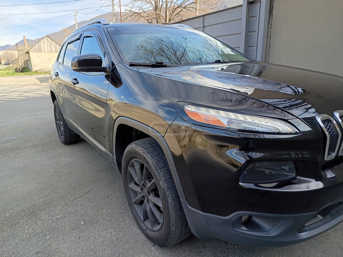 Jeep Cherokee - фото 3