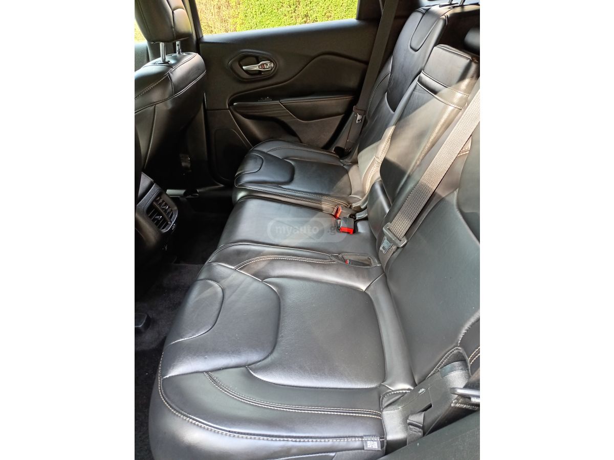 Jeep Cherokee - фото 7