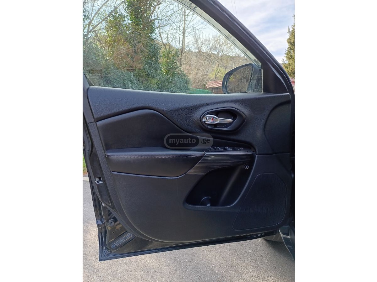 Jeep Cherokee - фото 8